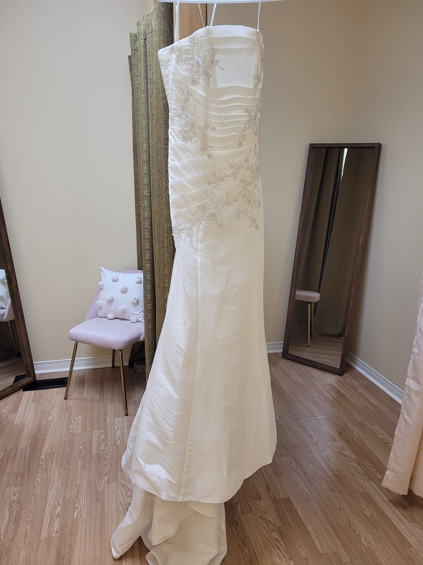 ELEGANCE BRIDAL COLLECTION - 8543 - Ivory Size 14 Wedding Dress