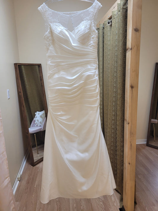 SYMPHONY OF VENUS - VN6878 - Ivory Size 12 Wedding Dress